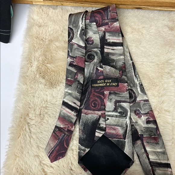 Abstract Patterned Tie - Picture 2 of 3